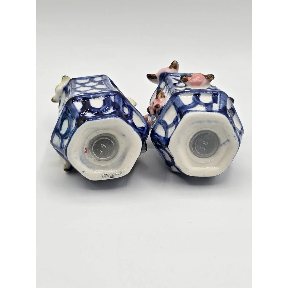 VTG Bear Bee Hive Salt And Pepper Shakers Set Farmhouse‎ Country Kitchen Decor